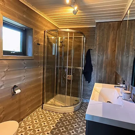 Modern Cozy Near Langsua National Park *